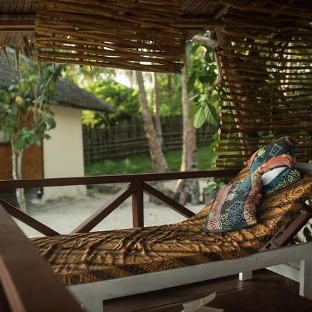 Simeulue Surflodges Lasikin Экстерьер фото