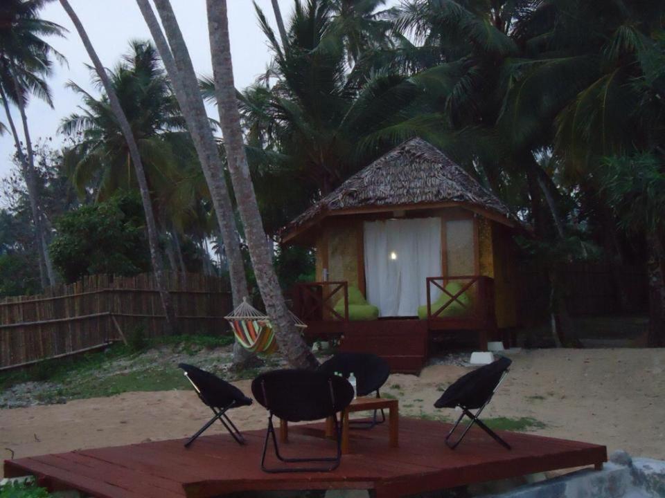 Simeulue Surflodges Lasikin Экстерьер фото