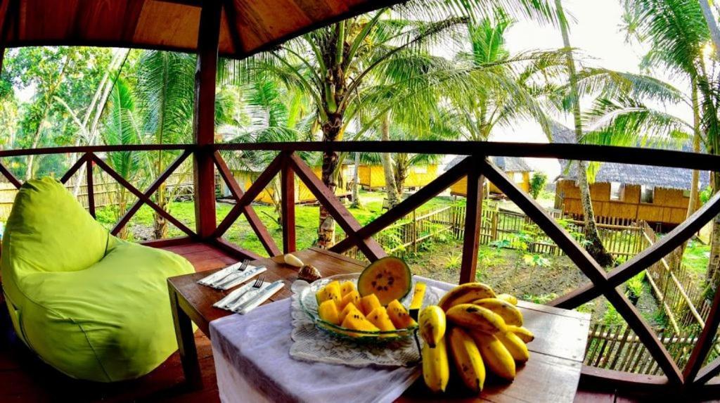 Simeulue Surflodges Lasikin Экстерьер фото