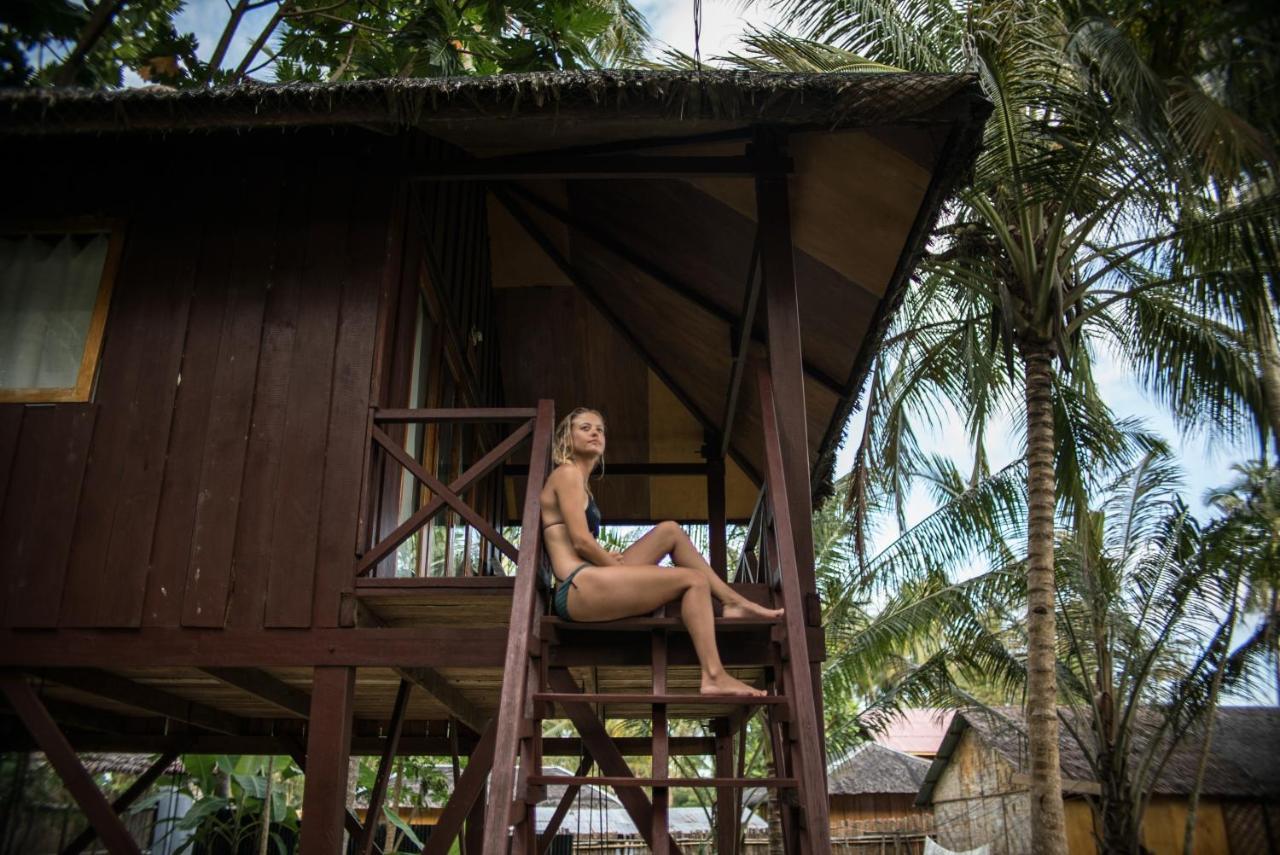 Simeulue Surflodges Lasikin Экстерьер фото